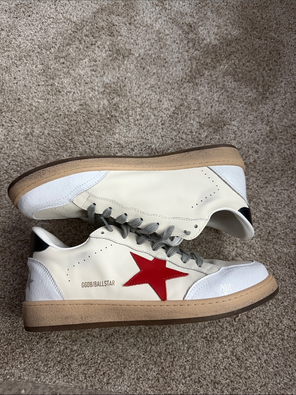Golden Goose Men's Sneakers - Cream with Red Star